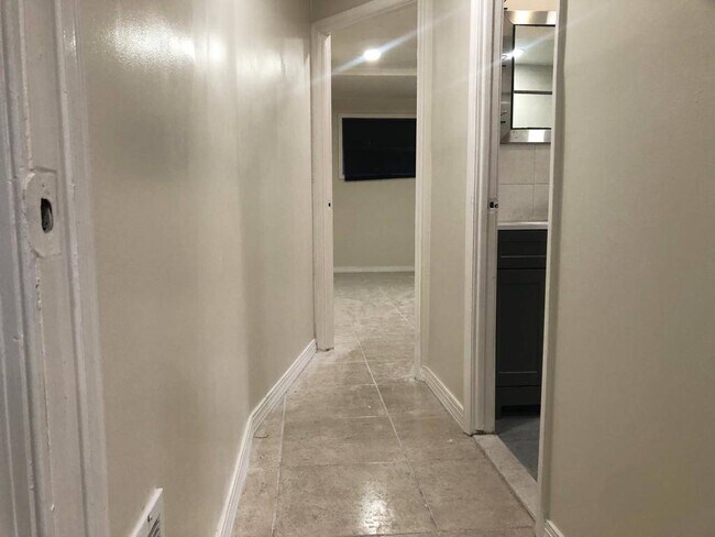 Foto del edificio - 2115 E 70th St
