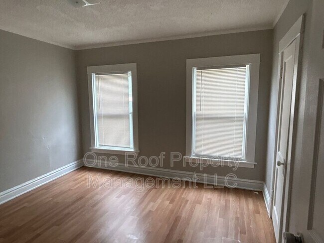 Foto del edificio - 3224-3226 E 8th St.