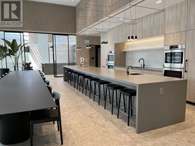 Photo du bâtiment - 6788-6788 Minoru Blvd