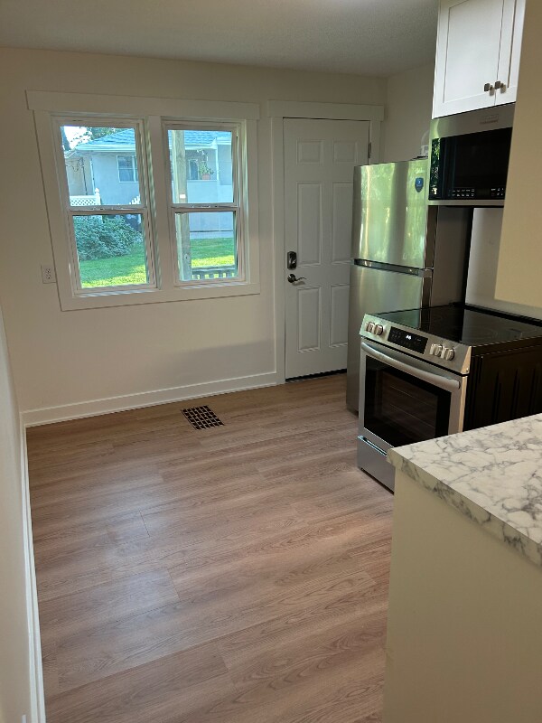 Foto principal - 3525 Burt St