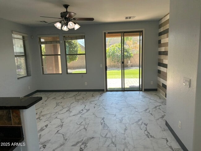 Foto del edificio - 869 E Doral Ct