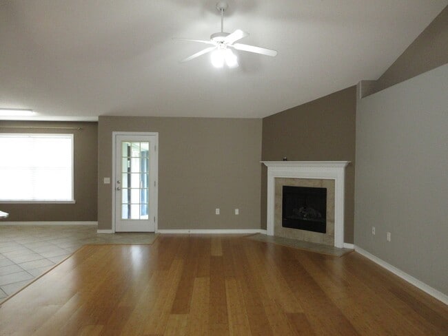 Building Photo - Beautiful 3/2 in Pace