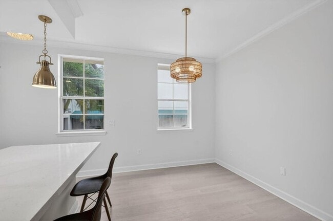 Building Photo - 695 Hibiscus St