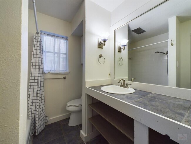 Foto del edificio - 3902 Peterson Ave