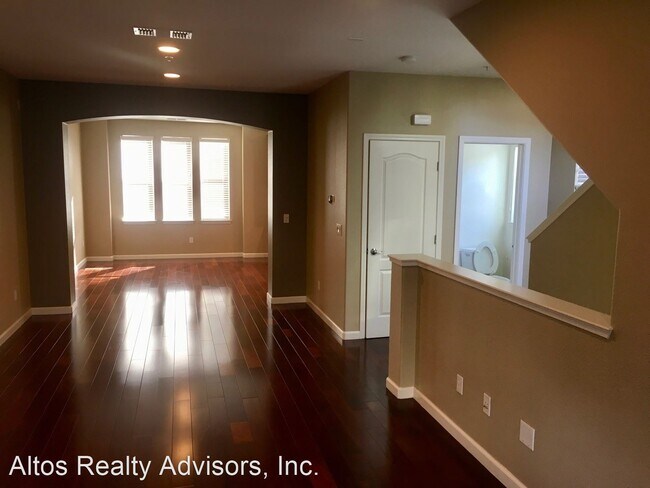 Building Photo - 234 Peppermint Tree Terrace