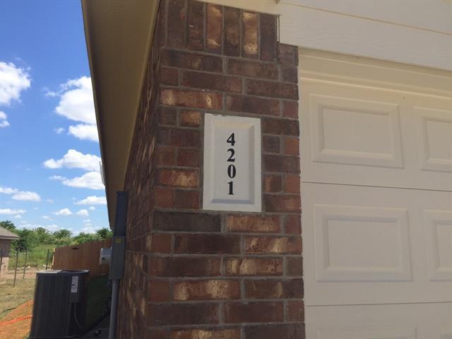 Foto del edificio - 4201 Summersweet Ln