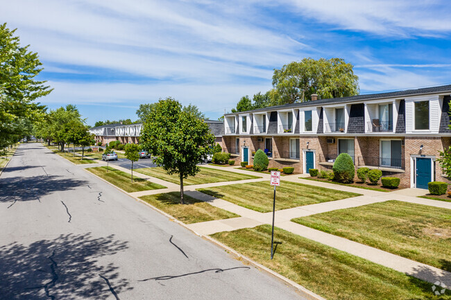 Emerson Square - Emerson Square Apartments