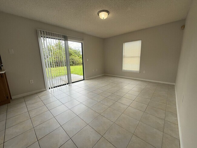 Foto del edificio - Deltona 3/2 Corner Lot