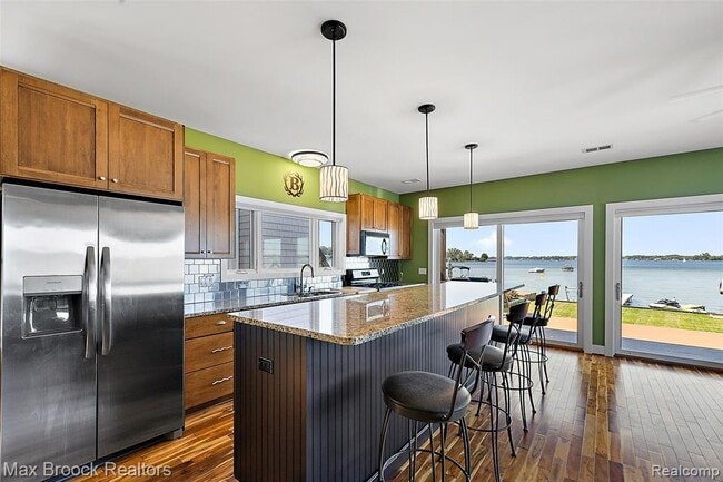 Building Photo - 2022 Willow Beach St