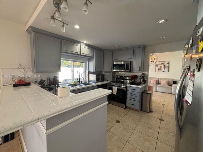 Building Photo - 11041 SW 143rd Ct