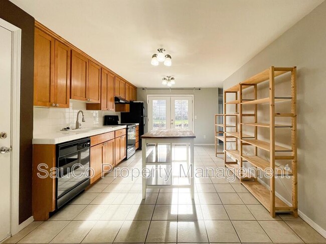 Building Photo - 1734 NE Bryant St