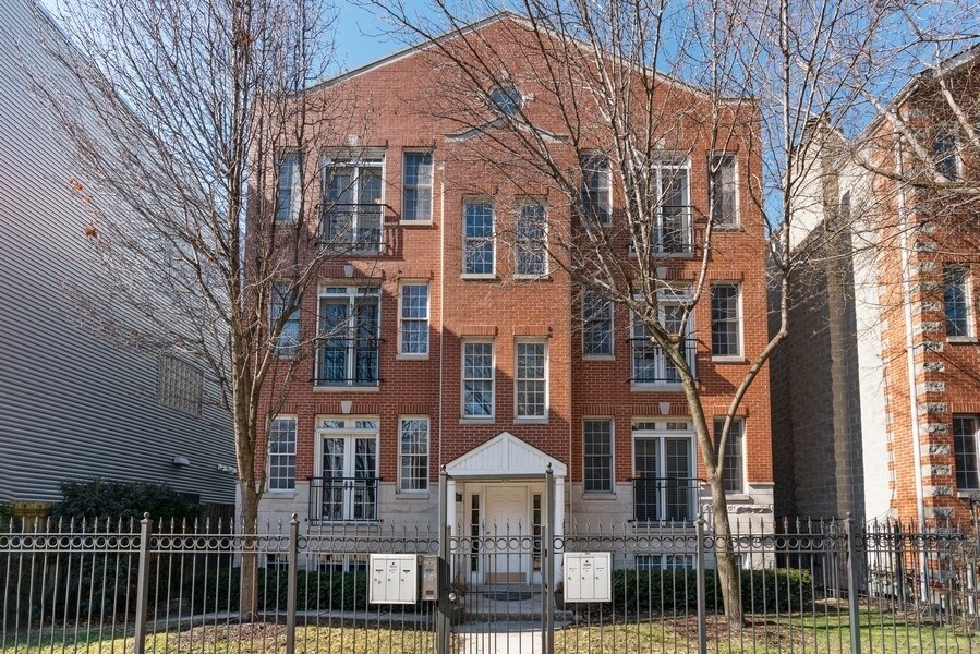 Primary Photo - 1528 N Claremont Ave