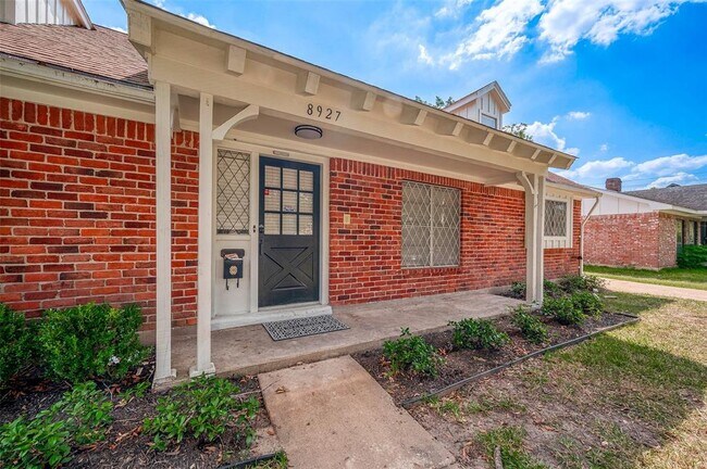 Foto del edificio - 8927 Langdon Ln