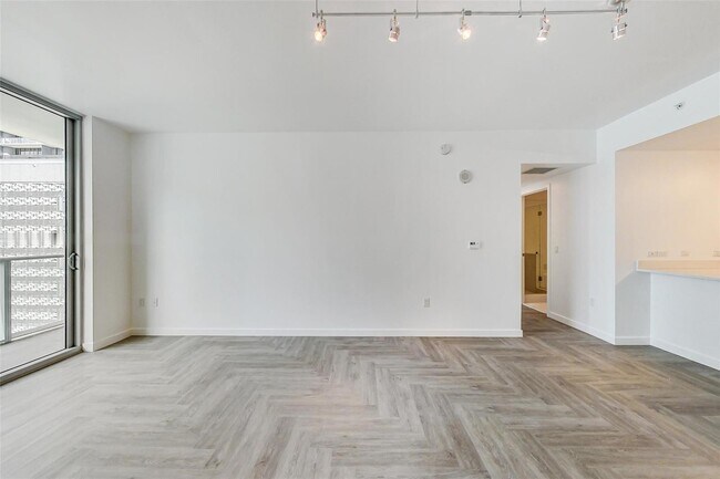 Building Photo - 1100 S Miami Ave