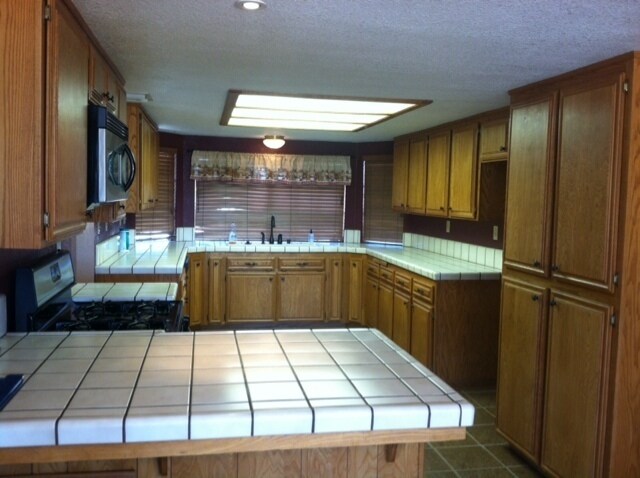 Foto del edificio - 3 BEDROOM VICTORVILLE HOME ON SPACIOUS LOT IN VICTORVILLE