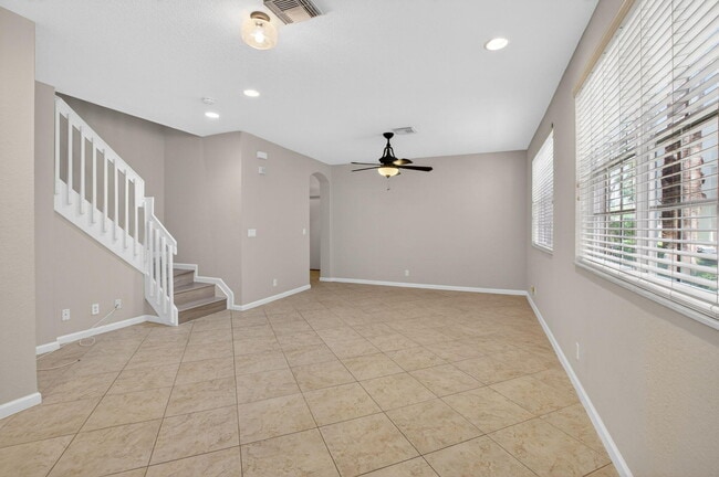 Building Photo - 1418 W Wickham Cir