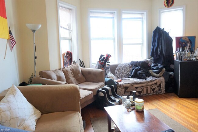 Building Photo - 3 br, 1 bath  - 4 Lorraine Ter # 2