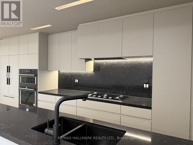 Building Photo - 189 Lloyd Ave