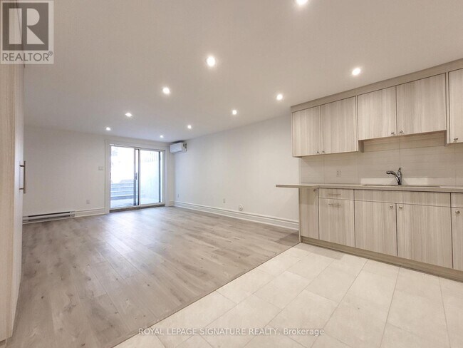 Photo du bâtiment - 18 Coxwell Ave