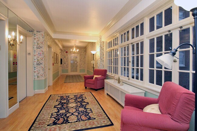 Building Photo - This Historic 2 Bedroom Ambassador Condo is the Epitome of Class in the Heart of Downtown's Cultu...