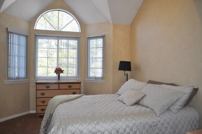 Foto del edificio - 159 Tall Oaks Dr