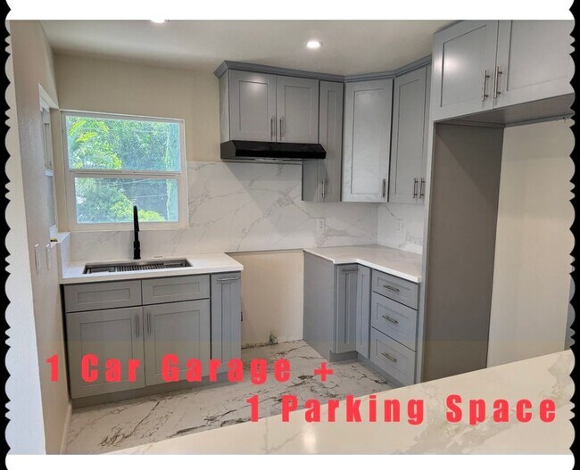 Building Photo - 851 N San Antonio Ave
