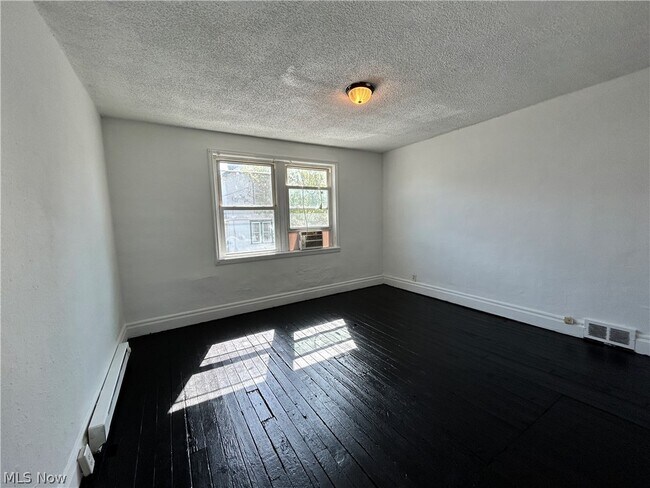 Foto del edificio - 507 Cedar Ave