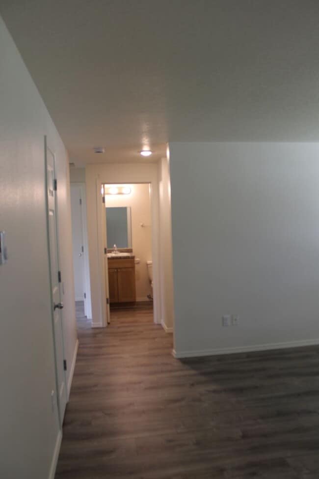 Building Photo - 3 Bed 2 Bath Hillsboro Ranch