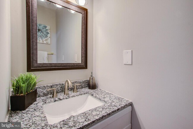 Building Photo - 8047 Merry Oaks Ct
