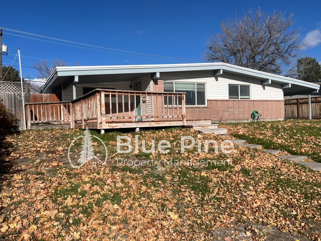 Building Photo - 1861 Gallup St