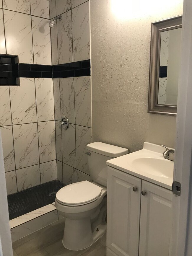 Foto del edificio - REMODELED 2022  |  SINGLE STORY HOME  |  3...
