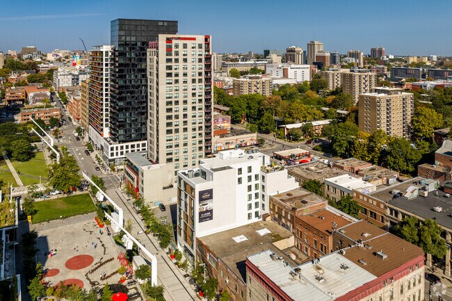Photo du bâtiment - 1419 Rue Clark