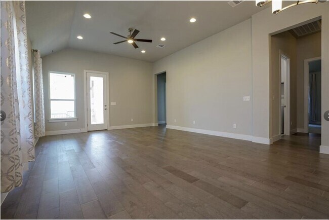 Foto del edificio - 717 Pinnacle View Dr