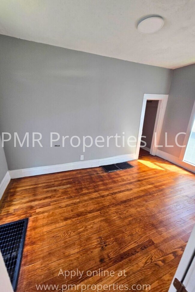 Building Photo - 806 S 7th St