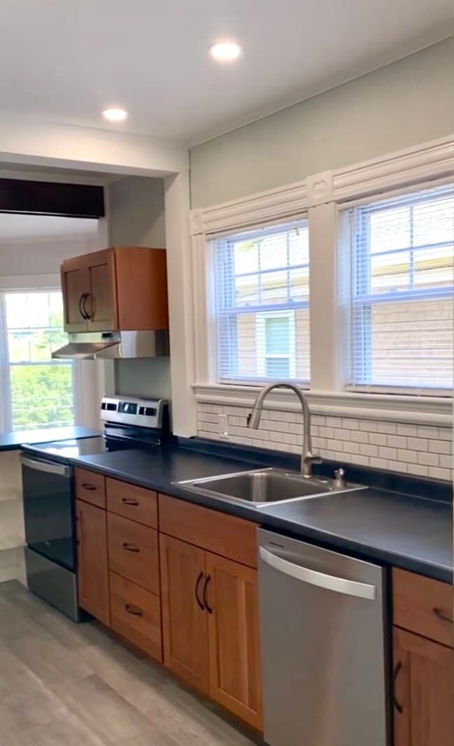 Building Photo - 71 Arsenal St