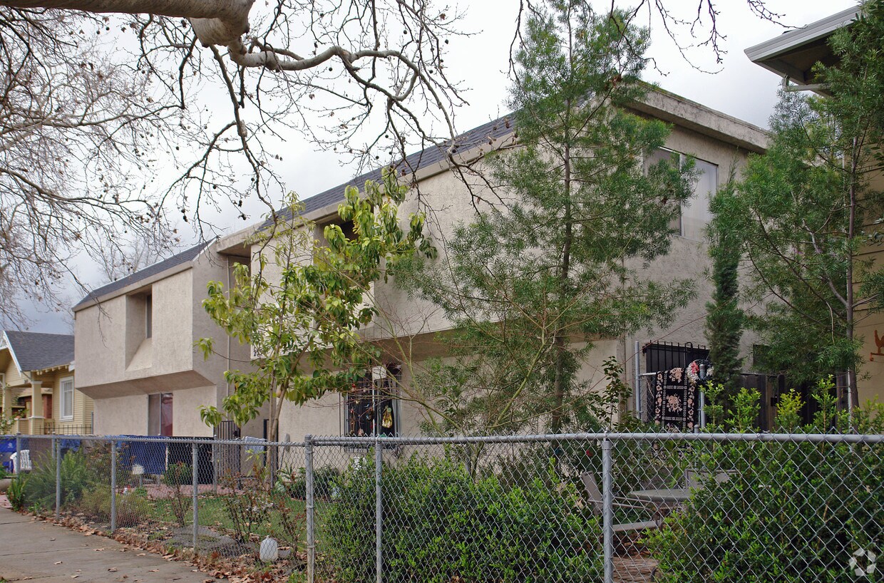 Primary Photo - Elizabeth Apartments