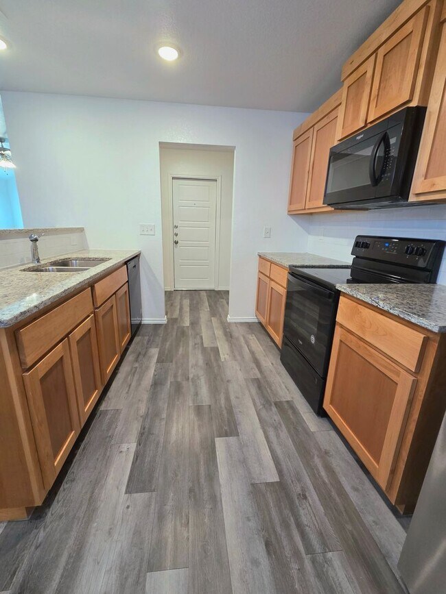 Building Photo - AVAILABLE NOW (SECTION 8 ACCEPTED) ONE MONTH FREE