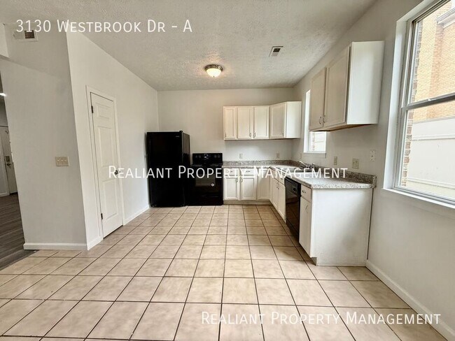 Foto del edificio - 3130 Westbrook Dr