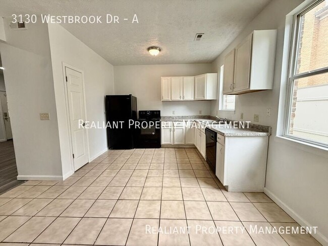 Building Photo - 3130 Westbrook Dr