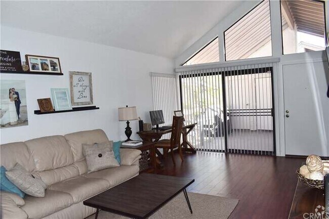 Quail Creek Apartments for Rent with Parking - Laguna Hills, CA - 2