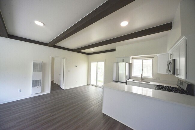 Building Photo - 777 Quail St.
