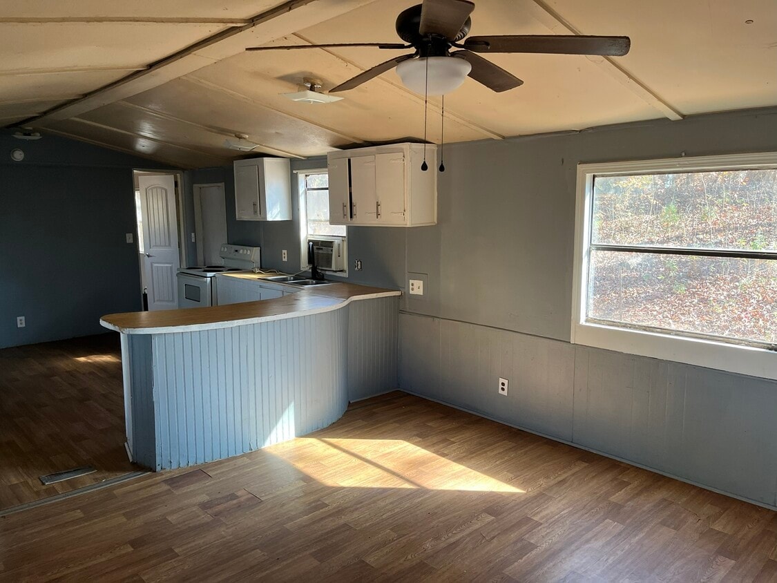 Building Photo - 6706 Skyview Dr SE