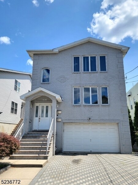Primary Photo - 430 Elm St