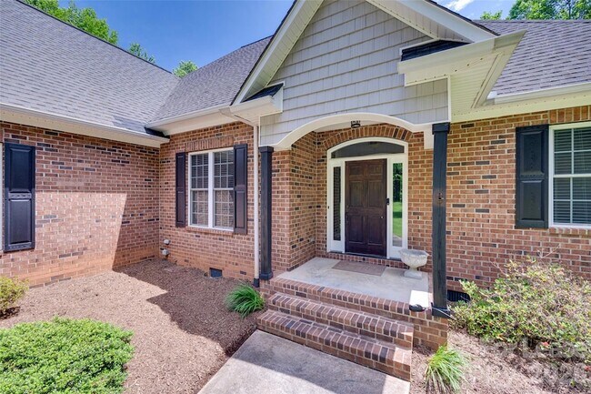 Foto del edificio - 646 Harper Davis Rd