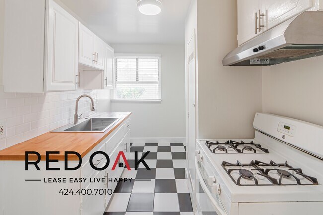 Building Photo - ~2 Weeks FREE~ Charming and Bright Studio ...