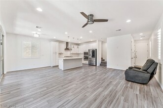 Building Photo - 877 Ariel Heights Ave