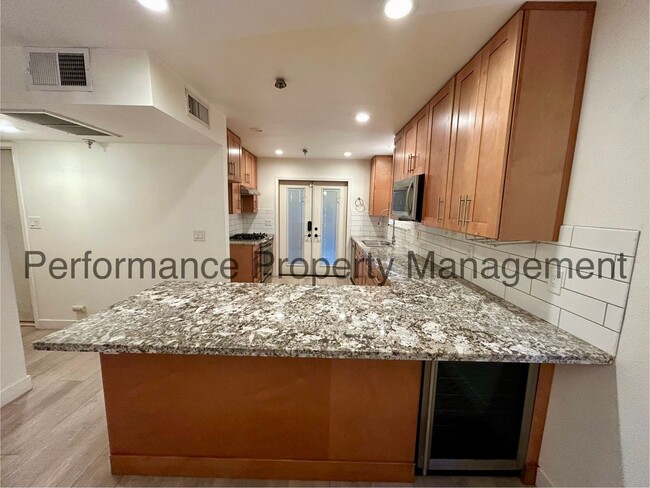 Foto del edificio - Stunning 2 Bed/2.5 Bath SW Condo w/ Securi...