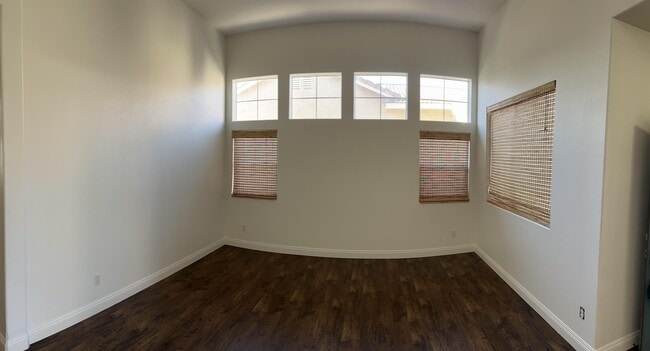 Foto del edificio - 26611 Alta Ave