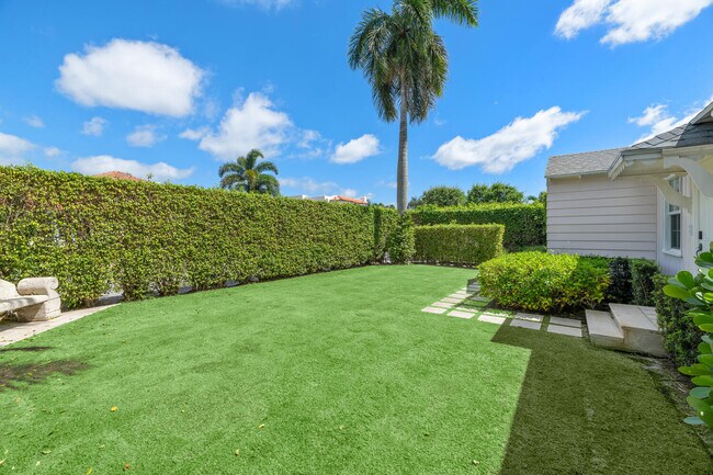 Foto del edificio - 312 Puritan Rd