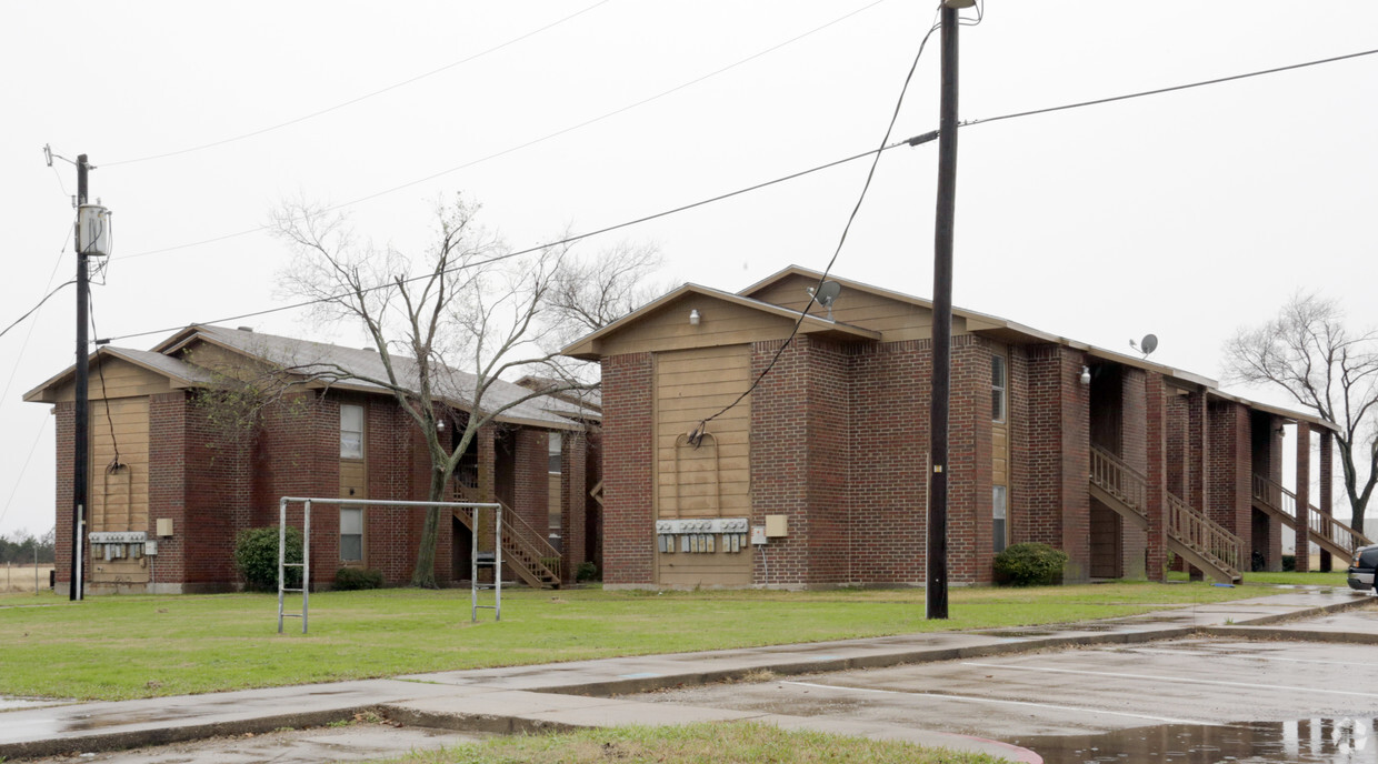 Foto del edificio - Quinlan Squares Apartments